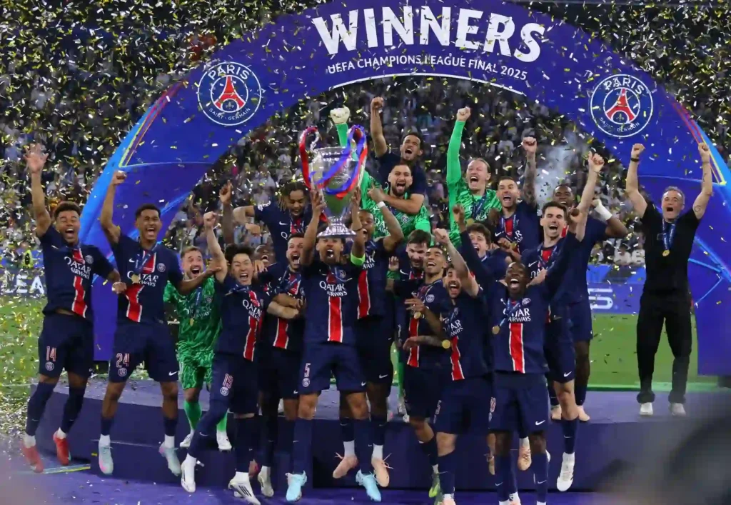 Mannschaftbild des Champions League-Siegers 2024/25 Paris Saint-Germain