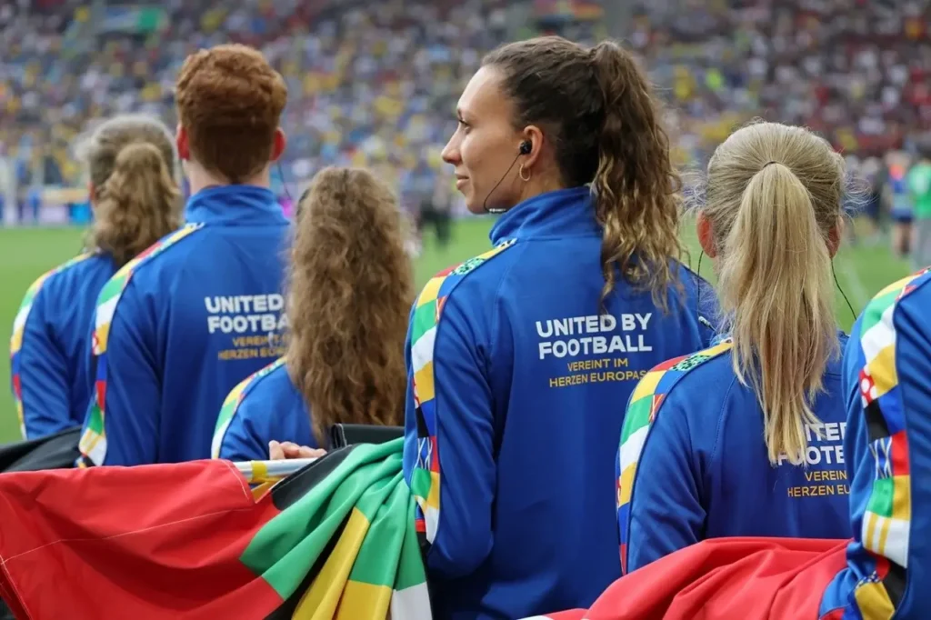 Champions League Volunteer: Wie und wo kann man sich als Volunteer für die Champions League bewerben?
